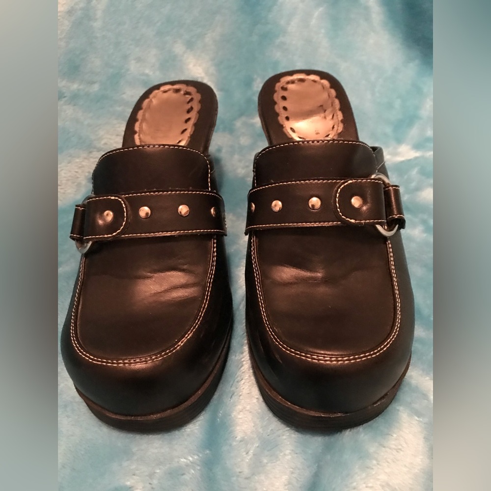 Black chunky heel clog